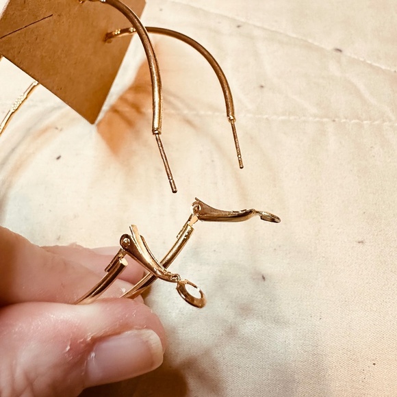 Gold Tone Large Hoop Earrings Alternating Between Polished & Textured Vintage - Picture 4 of 7